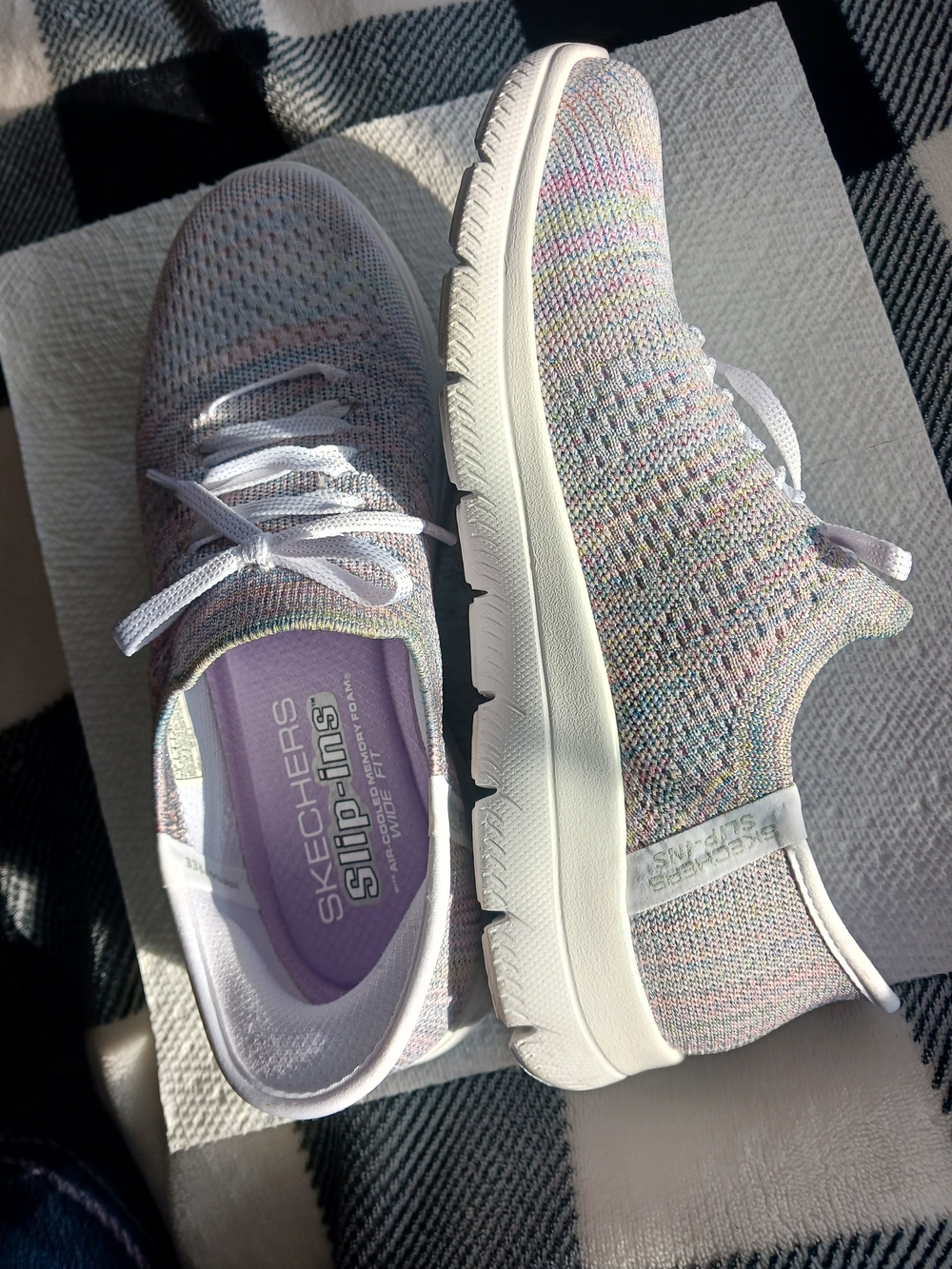 SKETCHERS Lavender Knit Slip-Ins Sneakers - ONLY worn 1 time